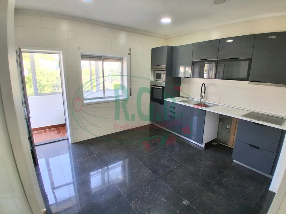 Apartamento T3 para Venda em Fânzeres e São Pedro da Cova Foto 7