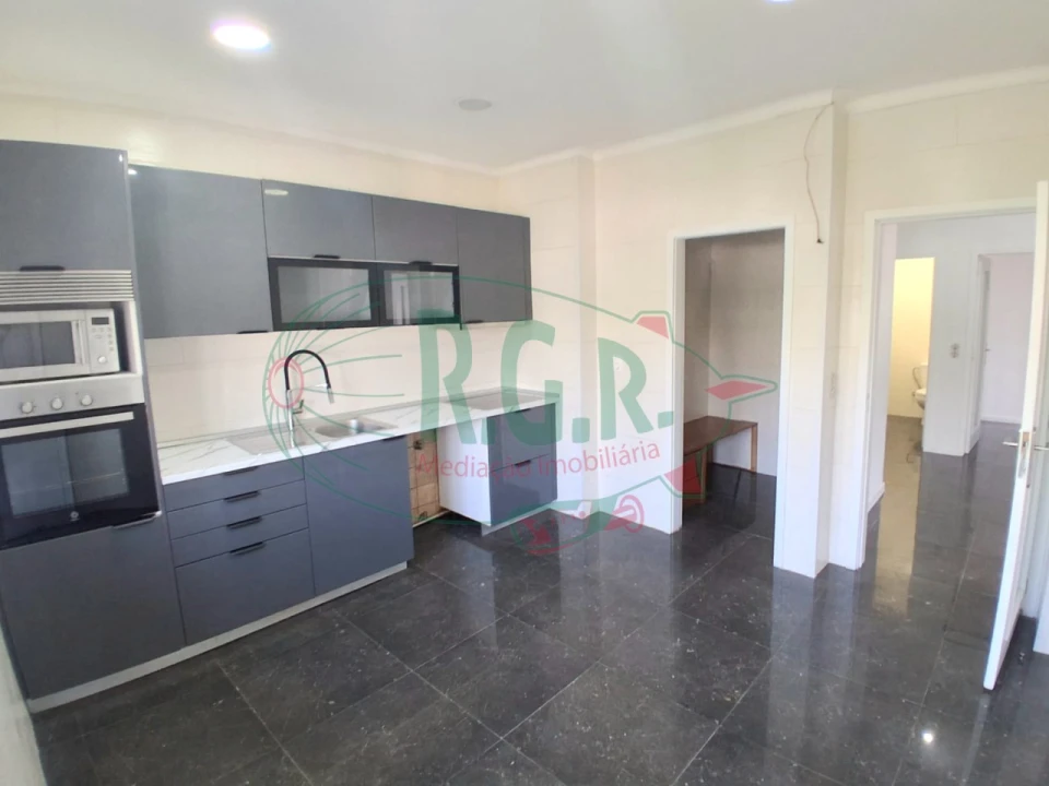 Apartamento T3 para Venda em Fânzeres e São Pedro da Cova Foto 8