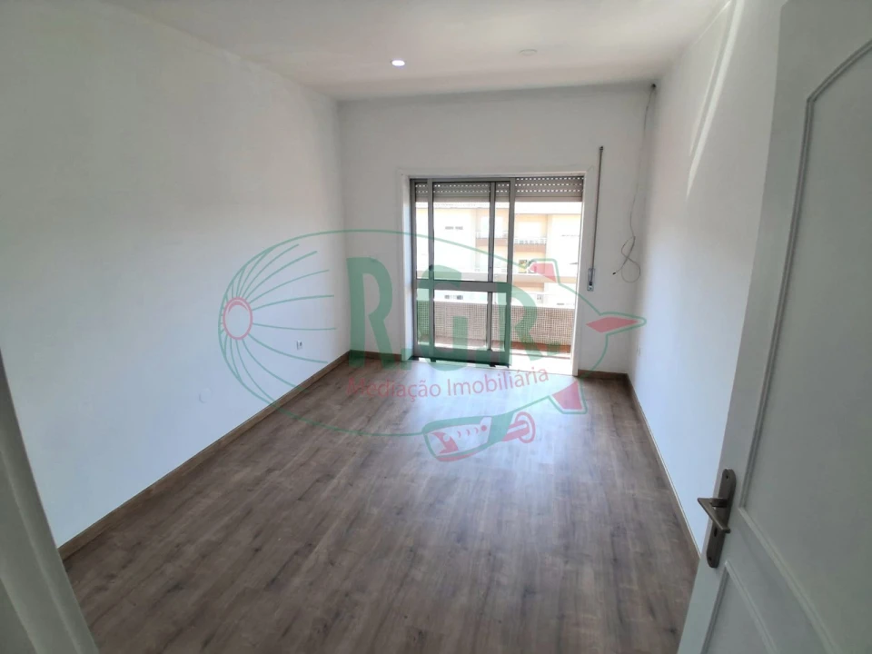 Apartamento T3 para Venda em Fânzeres e São Pedro da Cova Foto 16