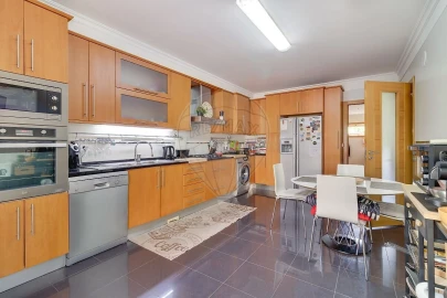 Moradia T4 para Venda em Carcavelos e Parede