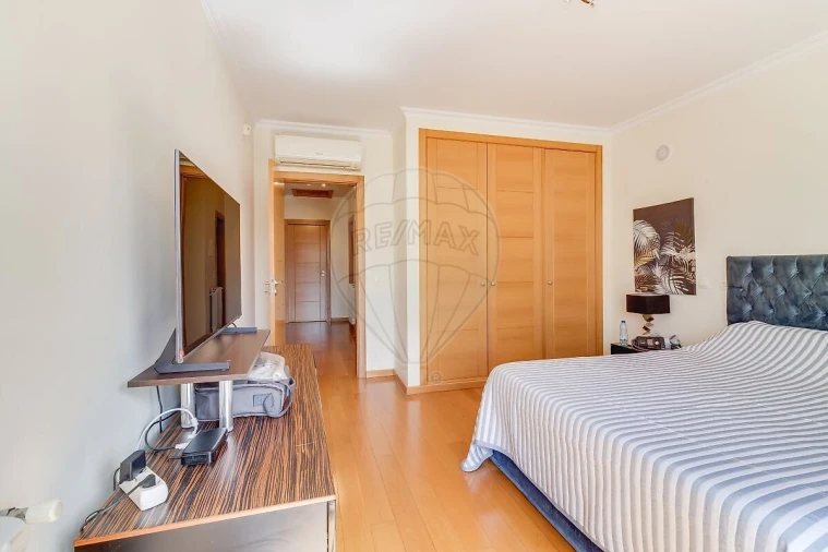 Moradia T4 para Venda em Carcavelos e Parede Foto 12
