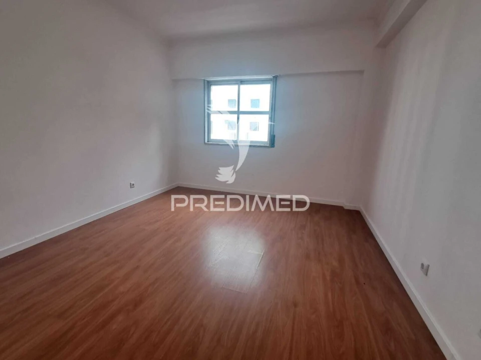 Apartamento T2 para Venda em Algueirão-Mem Martins Foto 2