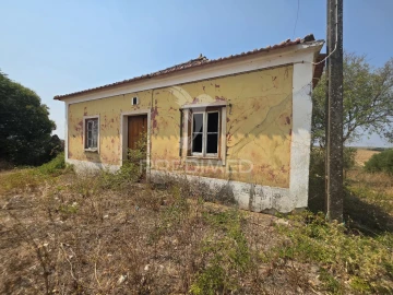 Moradia T2 para Venda em Casével e Vaqueiros