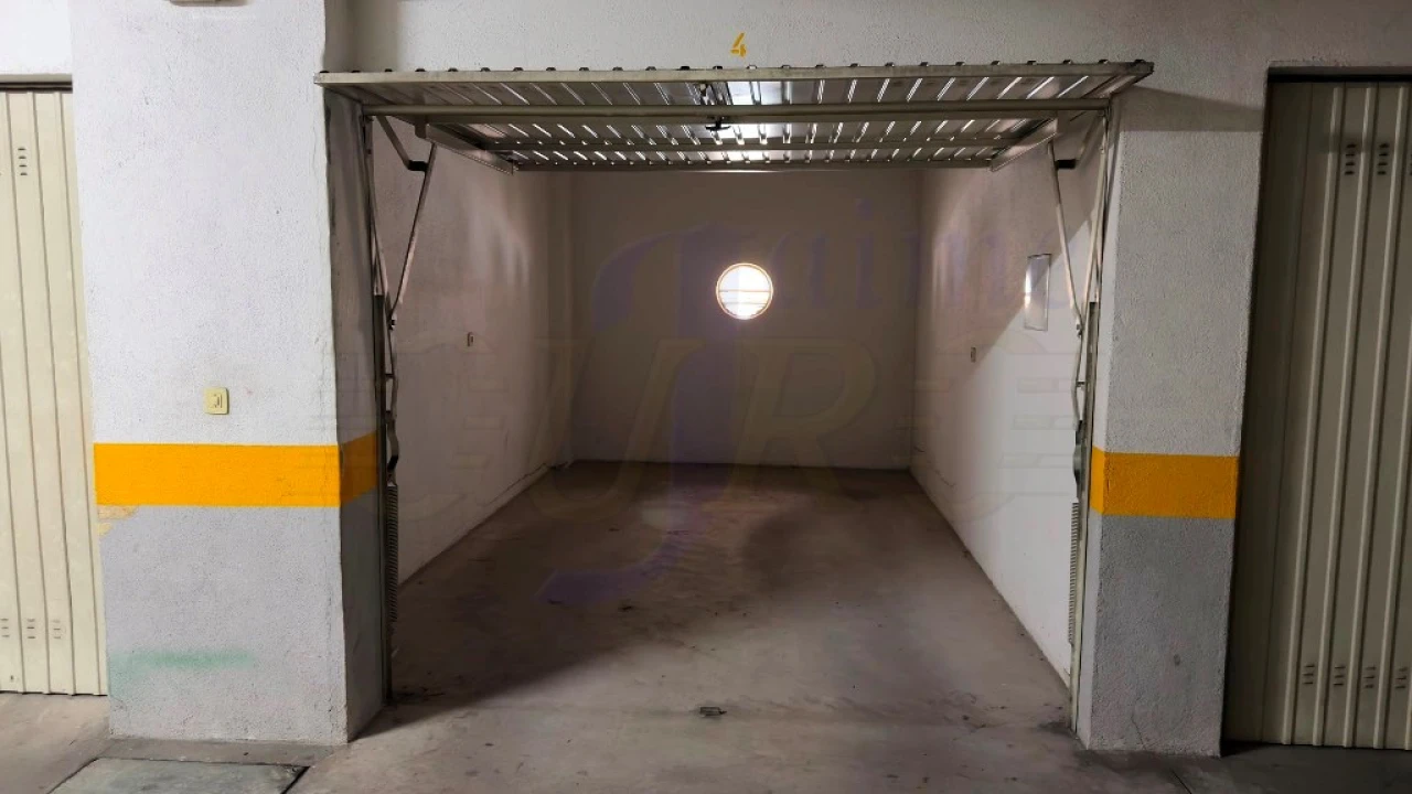Garagem para Arrendamento em Rio de Mouro Foto 1