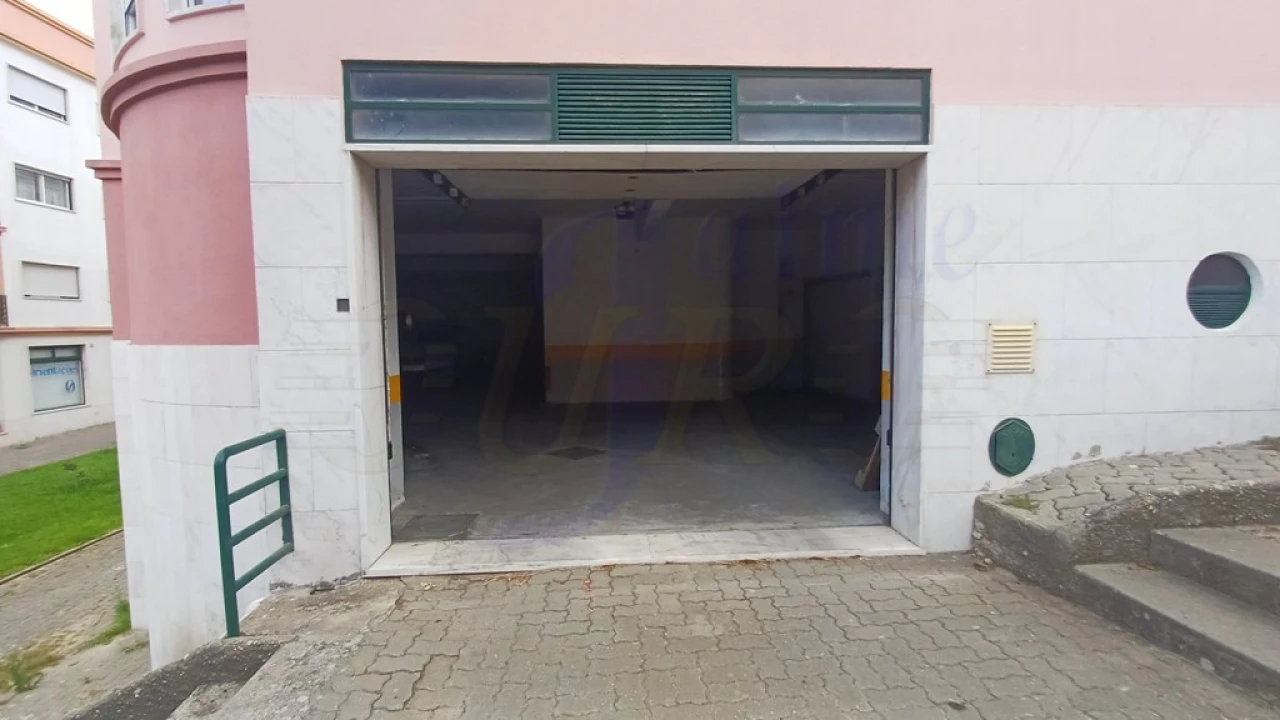 Garagem para Arrendamento em Rio de Mouro Foto 8