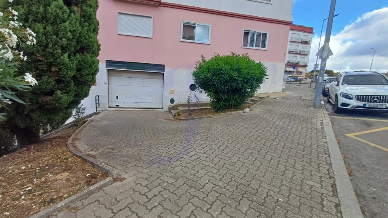 Garagem para Arrendamento em Rio de Mouro Foto 9