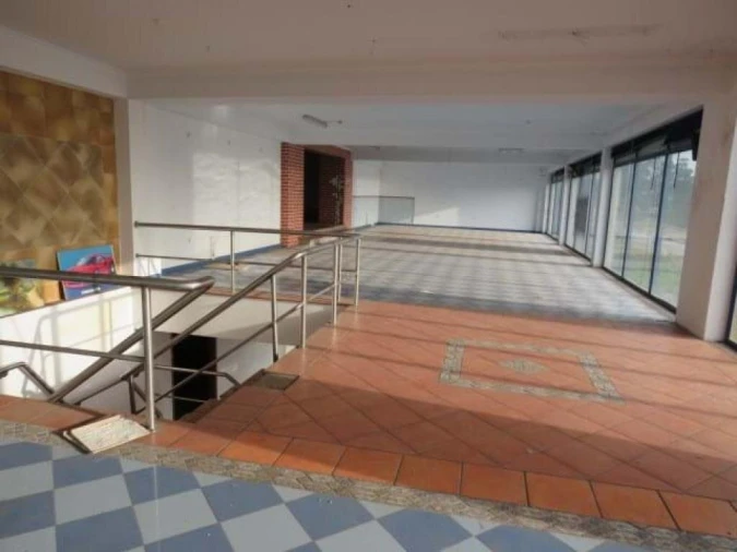 Armazém para Venda em Quinta do Anjo Foto 8