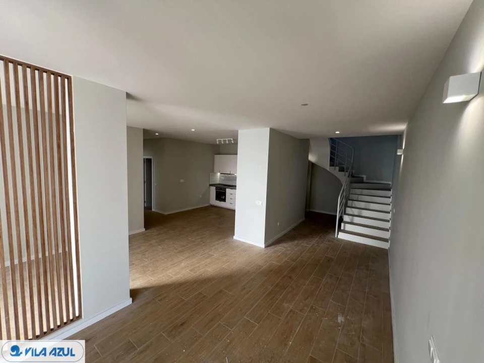 Apartamento T4 para Arrendamento em Vilarinho das Cambas Foto 3
