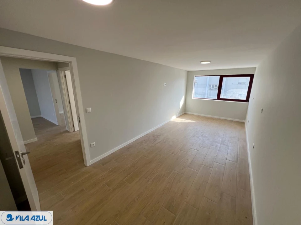 Apartamento T4 para Arrendamento em Vilarinho das Cambas Foto 12