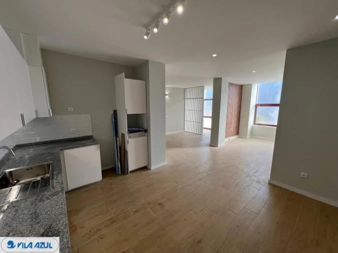 Apartamento T4 para Arrendamento em Vilarinho das Cambas Foto 2