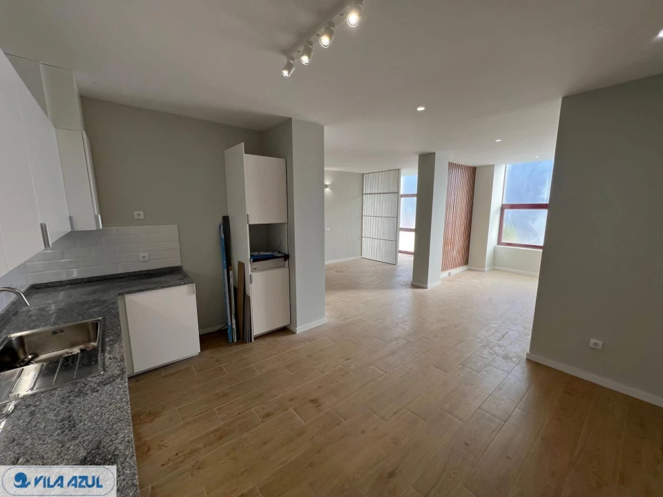 Apartamento T4 para Venda em Vilarinho das Cambas Foto 2