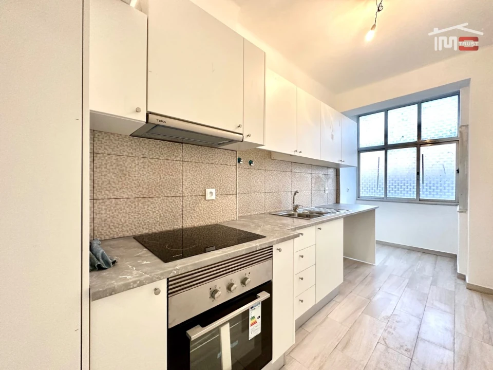 Apartamento T1 para Venda em Santo Antonio da Charneca Foto 1