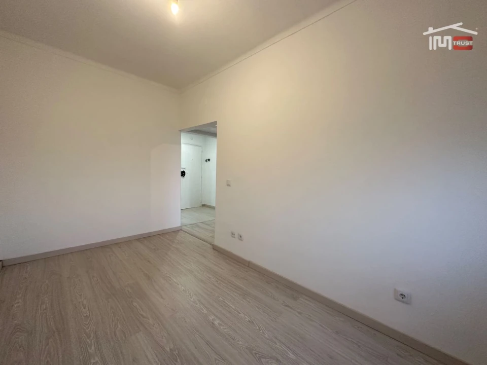 Apartamento T1 para Venda em Santo Antonio da Charneca Foto 7