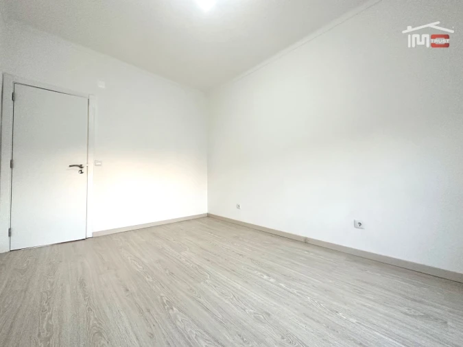 Apartamento T1 para Venda em Santo Antonio da Charneca Foto 2