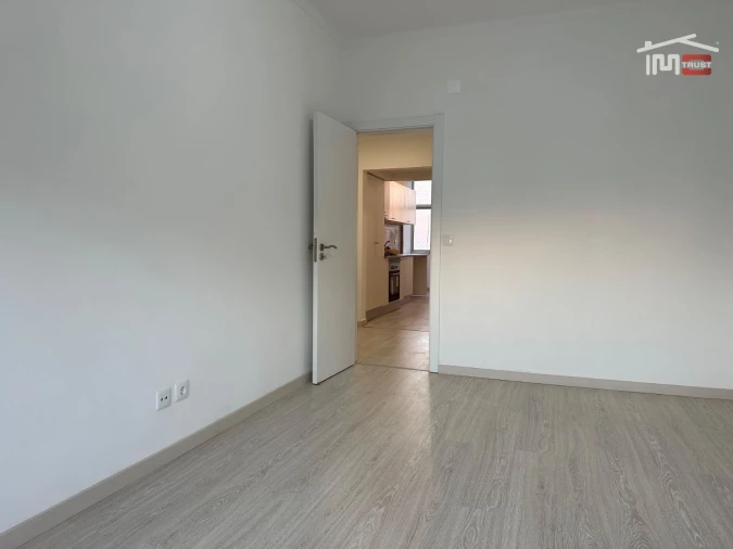 Apartamento T1 para Venda em Santo Antonio da Charneca Foto 3