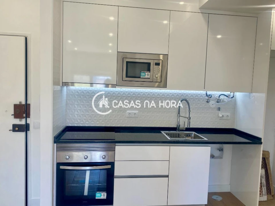 Apartamento T1 para Arrendamento em Laranjeiro e Feijó Foto 2