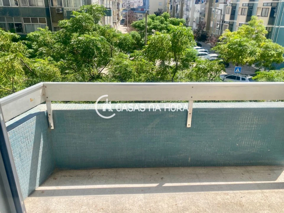 Apartamento T1 para Arrendamento em Laranjeiro e Feijó Foto 16
