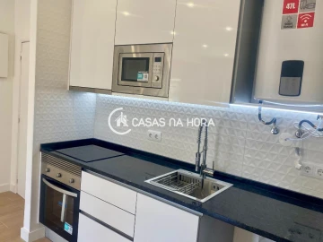 Apartamento T1 para Arrendamento em Laranjeiro e Feijó