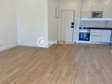 Apartamento T1 para Arrendamento em Laranjeiro e Feijó