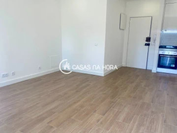 Apartamento T1 para Arrendamento em Laranjeiro e Feijó