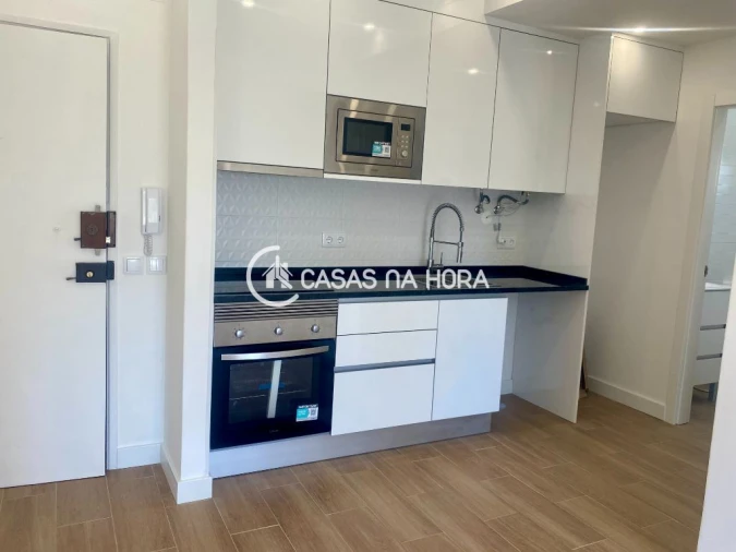 Apartamento T1 para Arrendamento em Laranjeiro e Feijó Foto 4