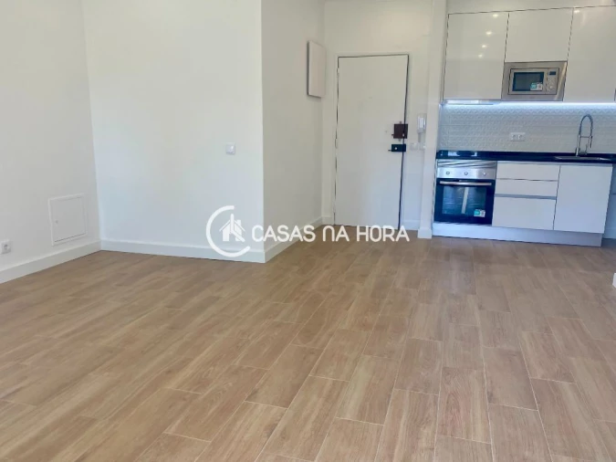 Apartamento T1 para Arrendamento em Laranjeiro e Feijó Foto 6