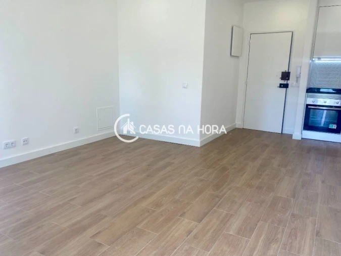 Apartamento T1 para Arrendamento em Laranjeiro e Feijó Foto 7