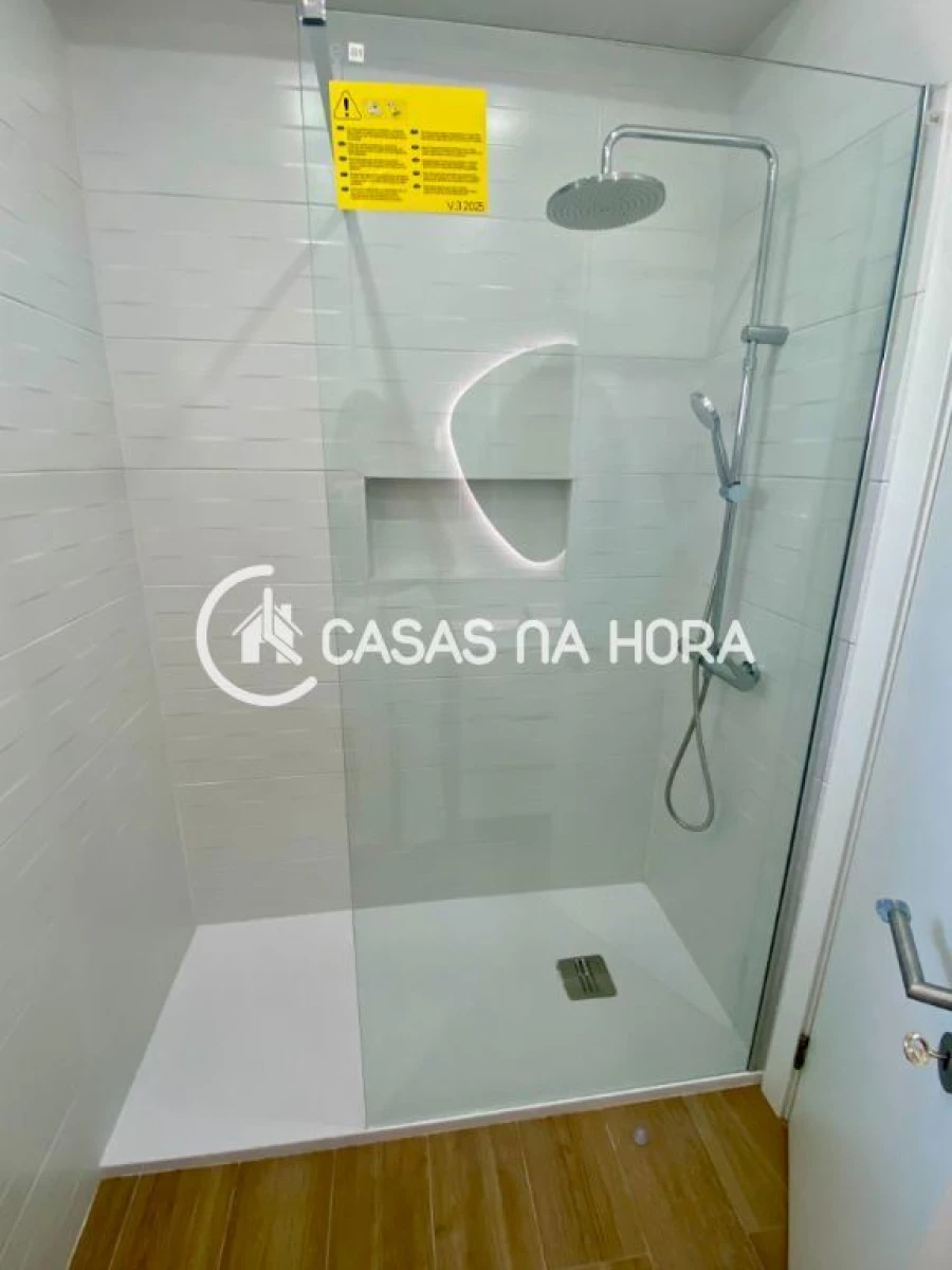 Apartamento T1 para Arrendamento em Laranjeiro e Feijó Foto 10