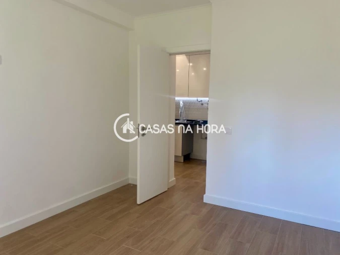 Apartamento T1 para Arrendamento em Laranjeiro e Feijó Foto 13