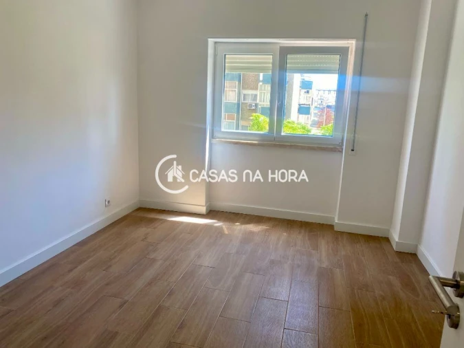Apartamento T1 para Arrendamento em Laranjeiro e Feijó Foto 15