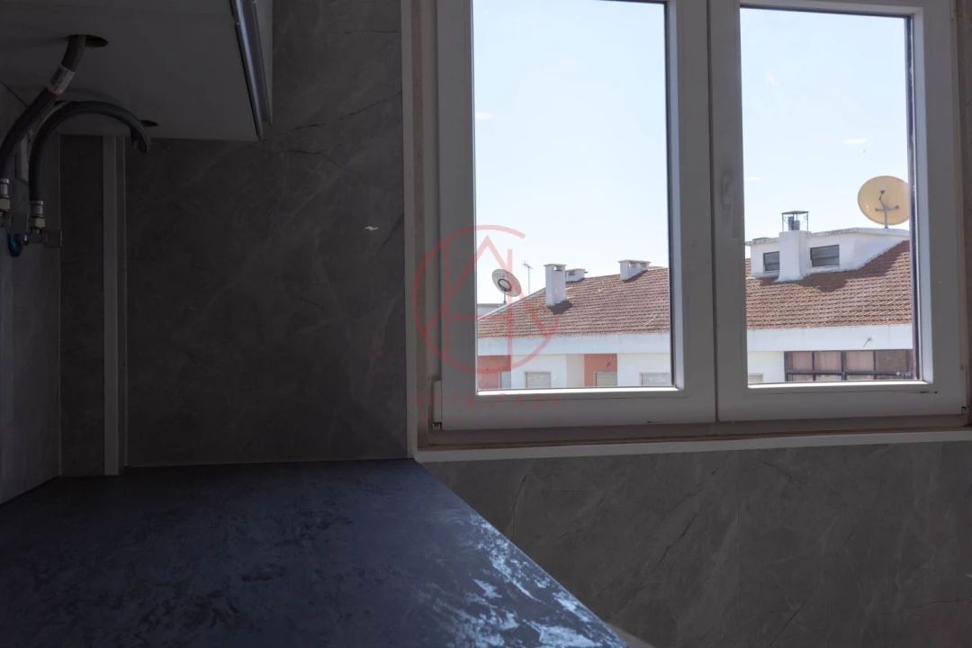 Apartamento T4 para Venda em Amora Foto 12