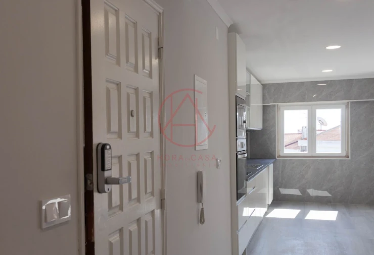 Apartamento T4 para Venda em Amora Foto 9