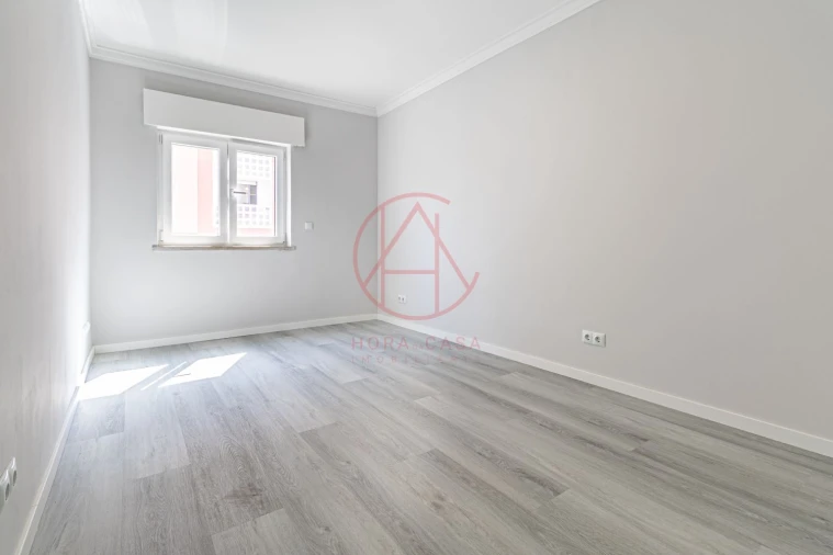 Apartamento T2 para Venda em Corroios Foto 10