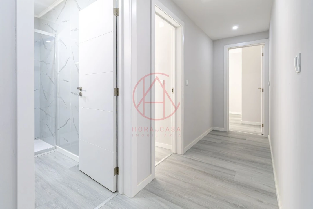 Apartamento T2 para Venda em Corroios Foto 5