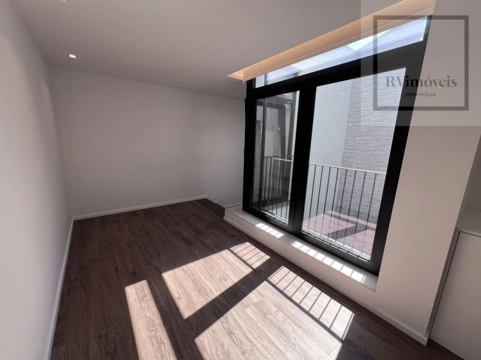 Apartamento T2 para Arrendamento em Santa Maria Maior e Monserrate e Meadela Foto 7