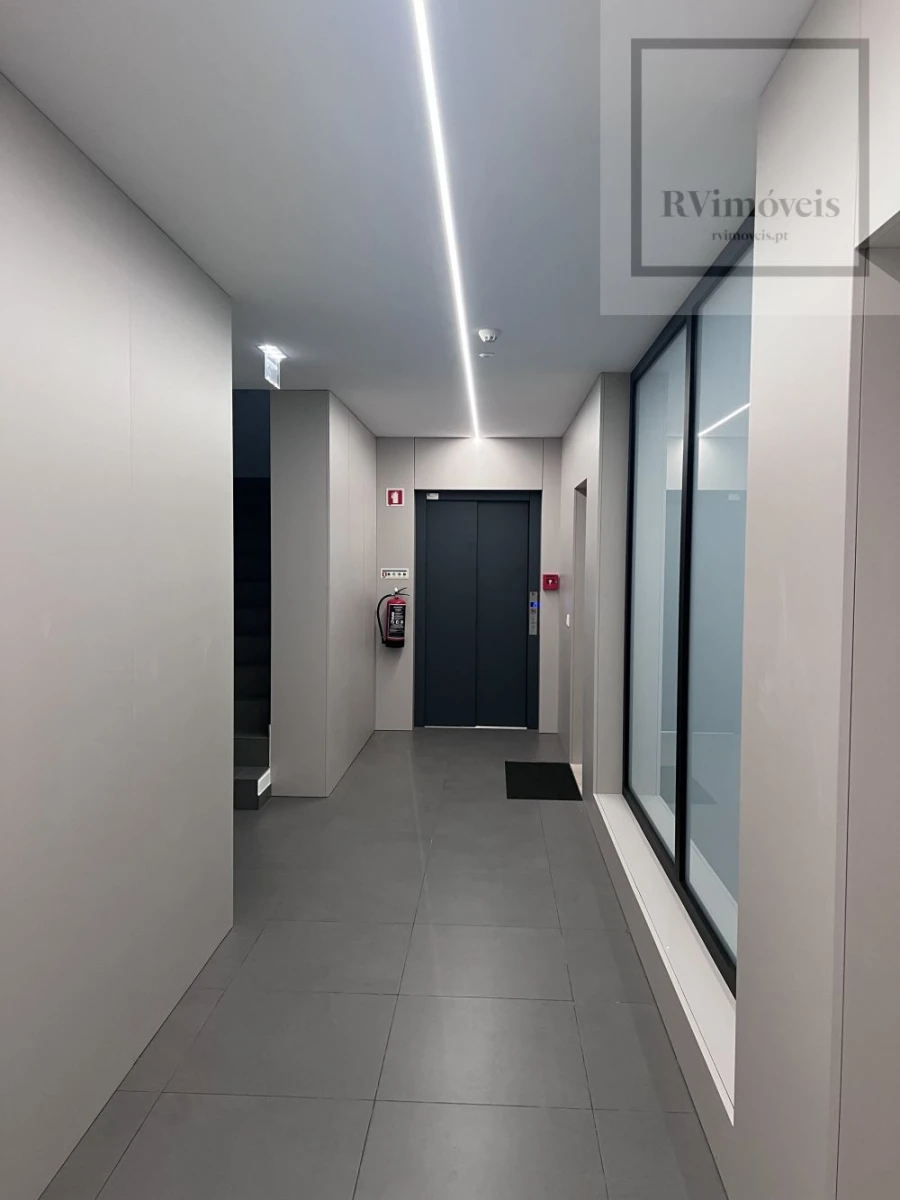 Apartamento T2 para Arrendamento em Santa Maria Maior e Monserrate e Meadela Foto 5