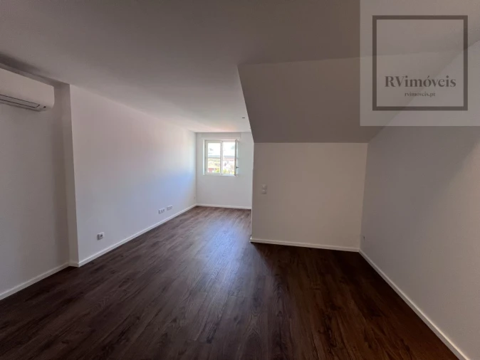 Apartamento T2 para Arrendamento em Santa Maria Maior e Monserrate e Meadela Foto 13