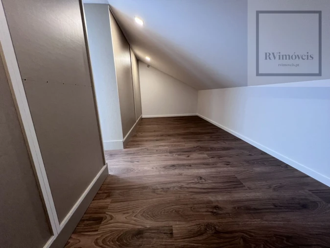 Apartamento T2 para Arrendamento em Santa Maria Maior e Monserrate e Meadela Foto 24