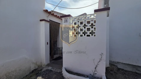 Moradia T2 para Venda em Azueira e Sobral da Abelheira