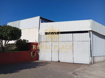 Loja para Arrendamento em Santa Maria de Lamas