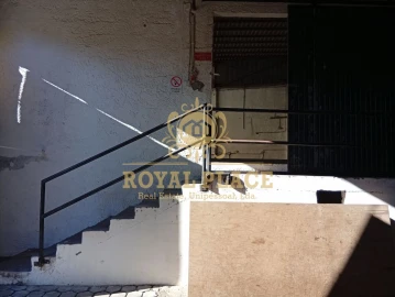 Loja para Arrendamento em Santa Maria de Lamas