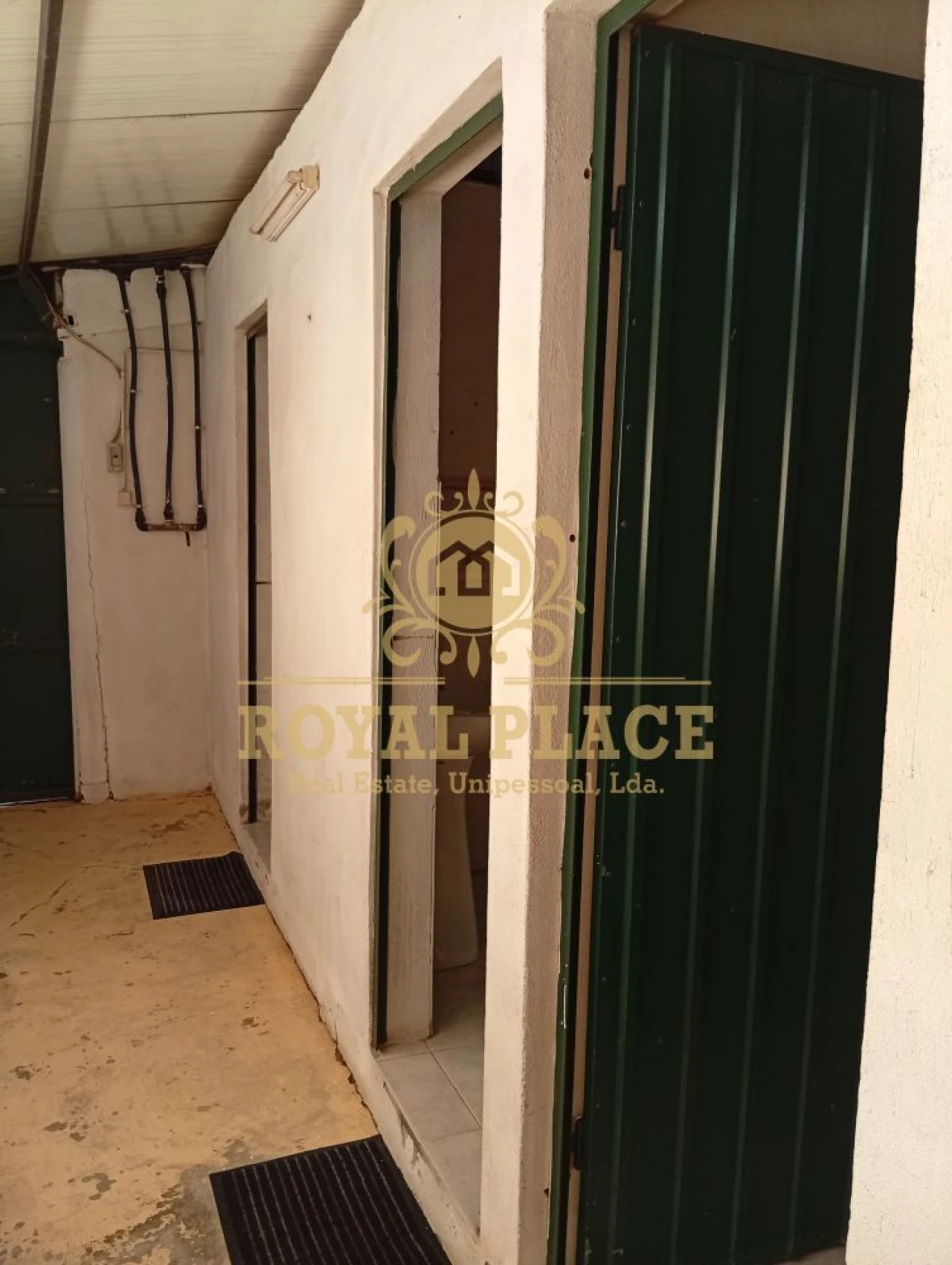 Loja para Arrendamento em Santa Maria de Lamas Foto 11