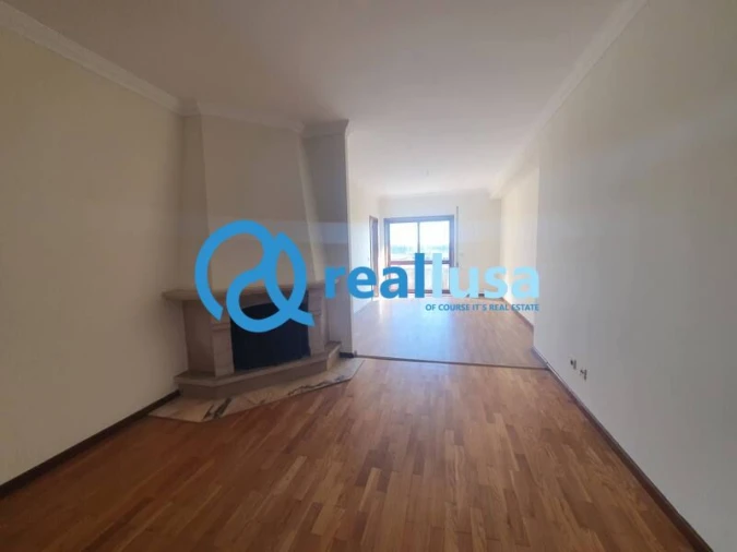 Apartamento T2 para Venda em Moreira Foto 3