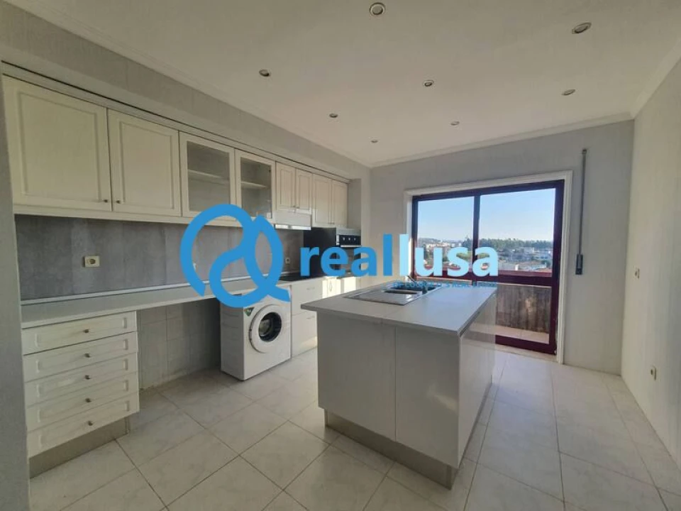 Apartamento T2 para Venda em Moreira Foto 2