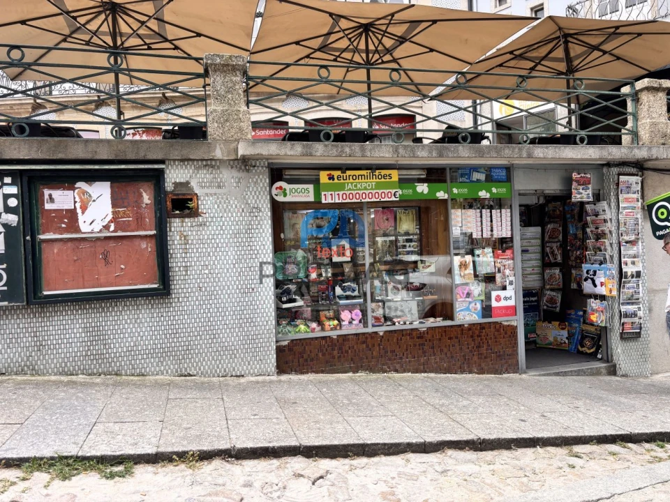 Loja para Arrendamento em Oliveira, São Paio e São Sebastião Foto 1
