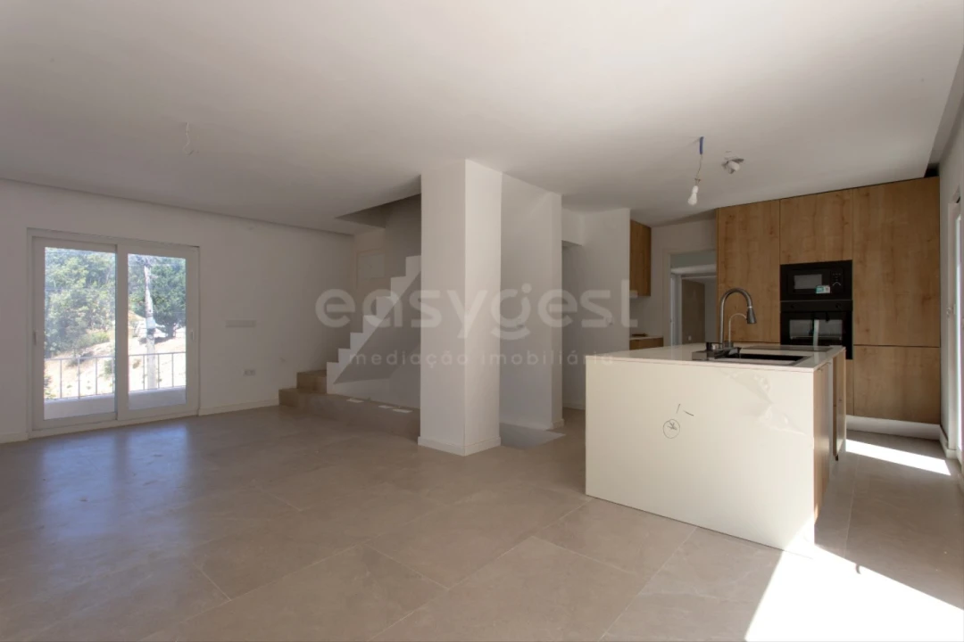 Moradia T3 para Venda em Santa Maria, São Pedro e Matacães Foto 1