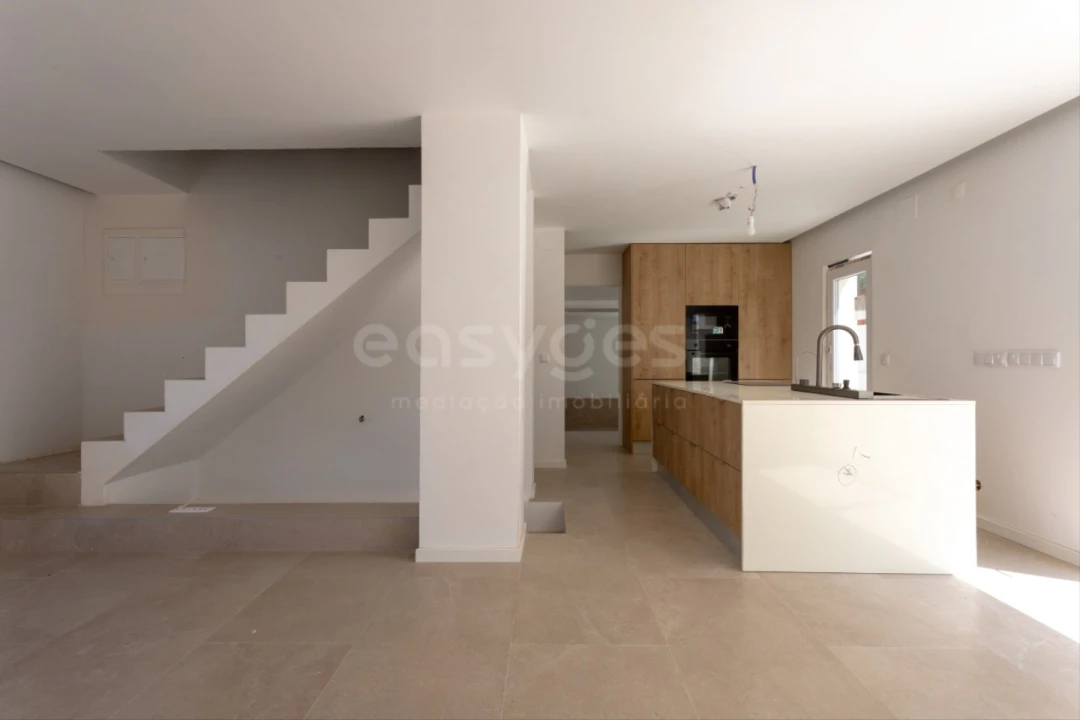 Moradia T3 para Venda em Santa Maria, São Pedro e Matacães Foto 11