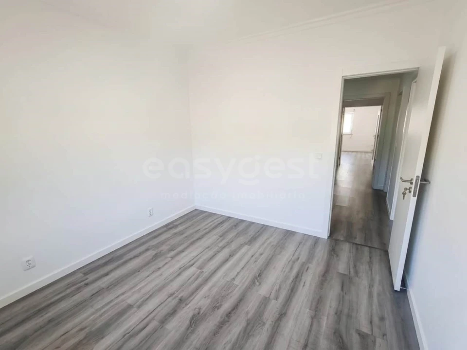 Apartamento T3 para Venda em Quinta do Conde Foto 16