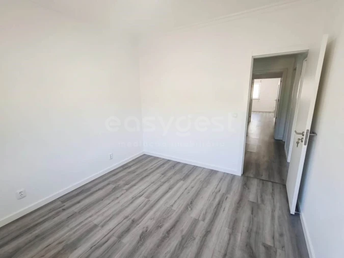 Apartamento T3 para Venda em Quinta do Conde Foto 16