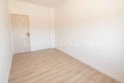 Apartamento T3 para Venda em Povoa de Lanhoso (N. Senhora do Amparo)